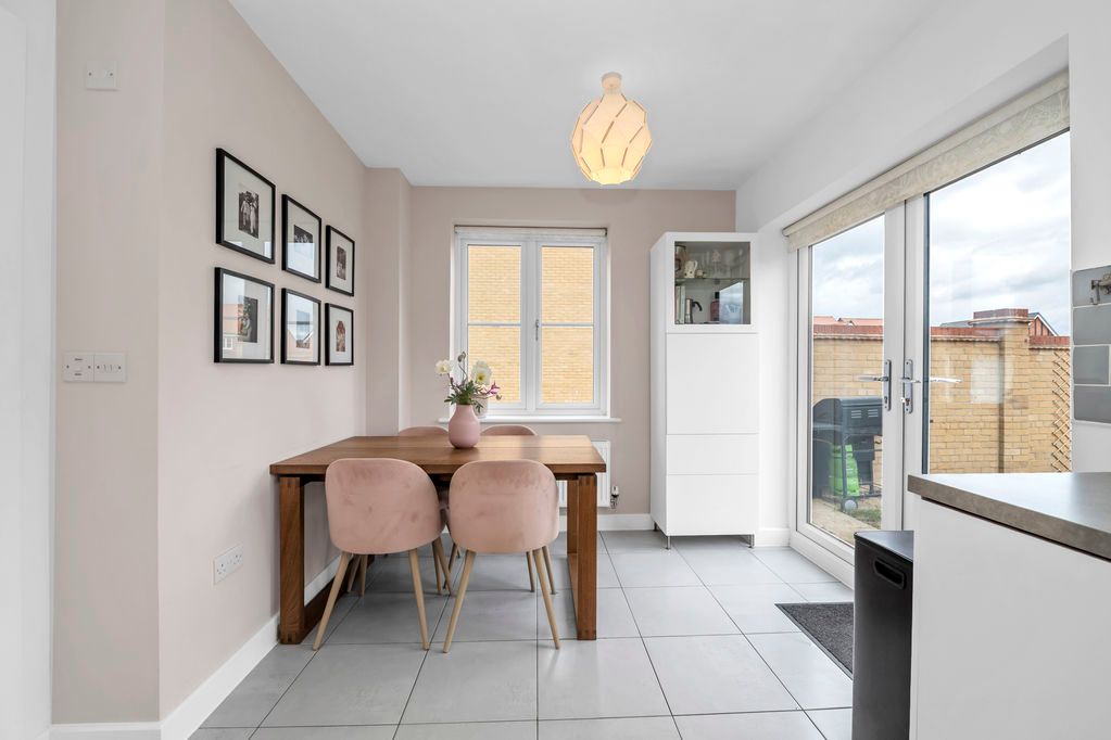 Property photo 3 of 14 Dining Area