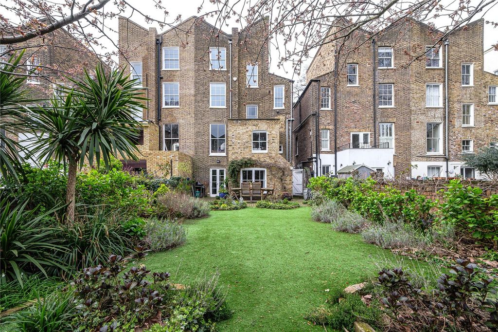 Property photo 2 of 37 Picture No. 18