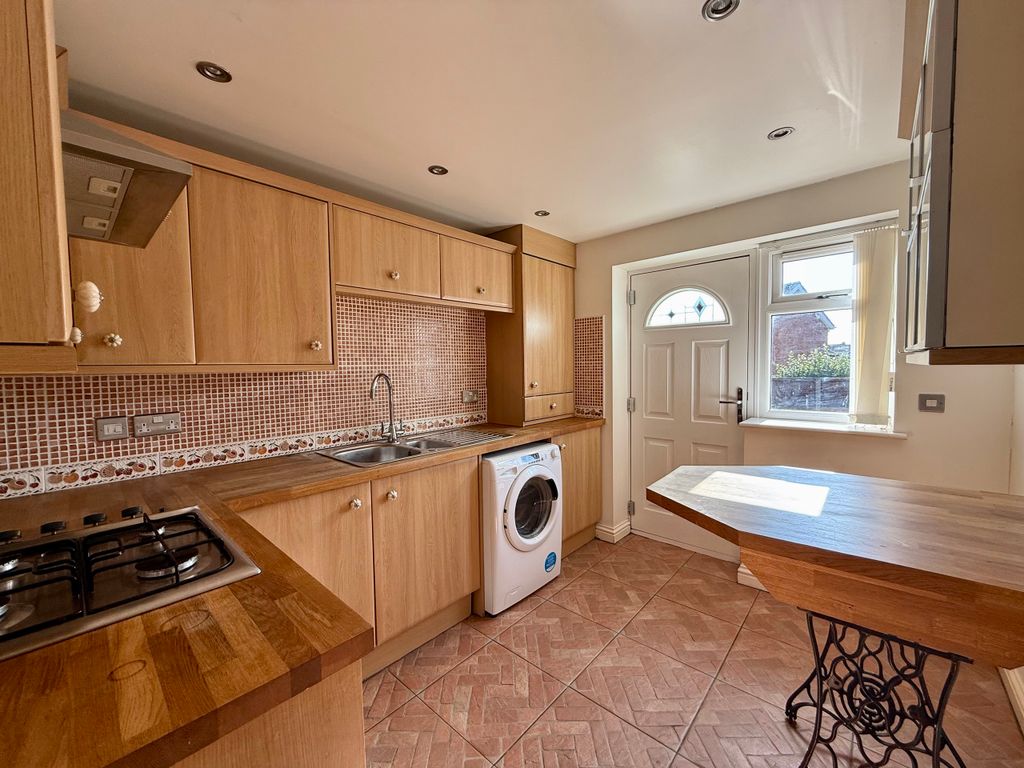 Property photo 3 of 13 Kitchen