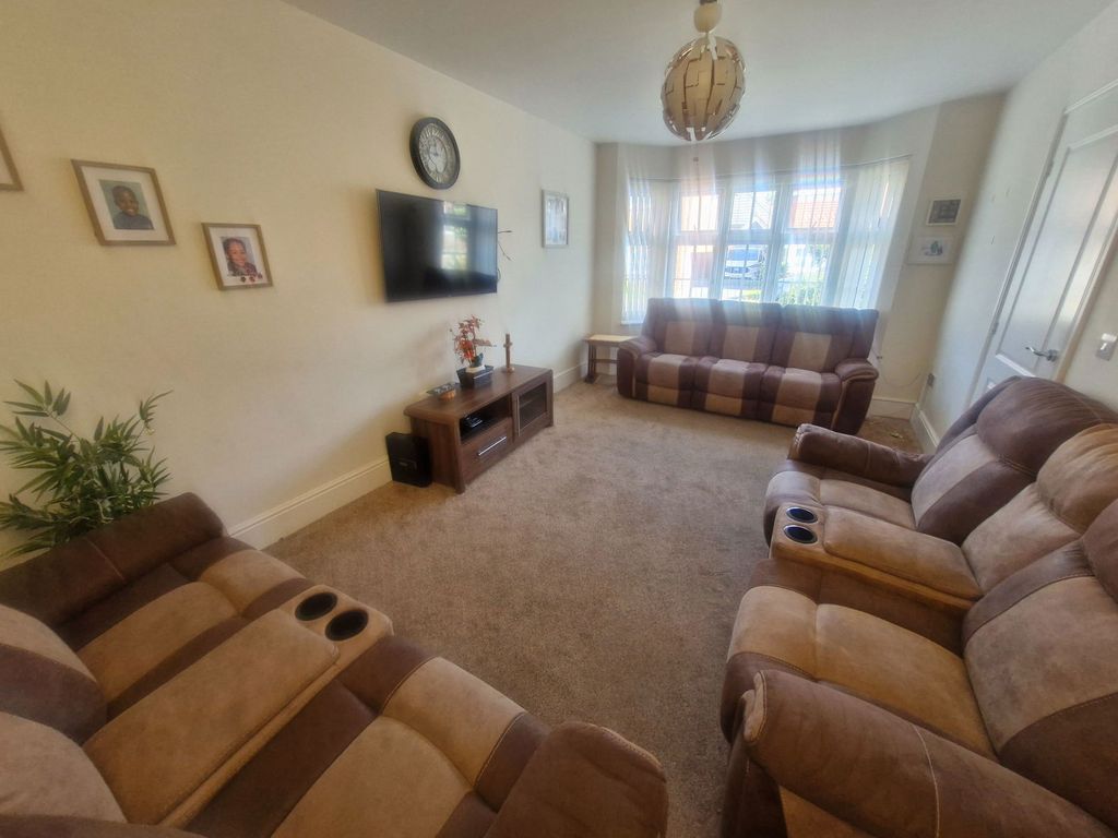 Property photo 3 of 20
