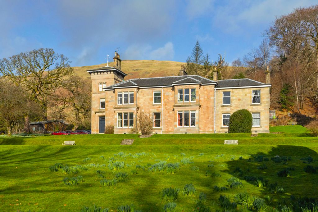 Property photo 3 of 44