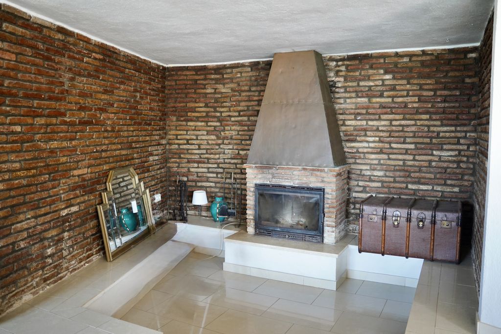 Property photo 3 of 24 Image