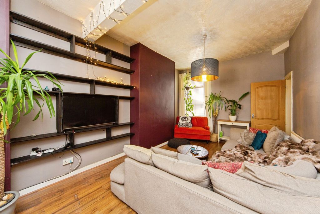 Property photo 3 of 19 Pbox-Img.Jpg
