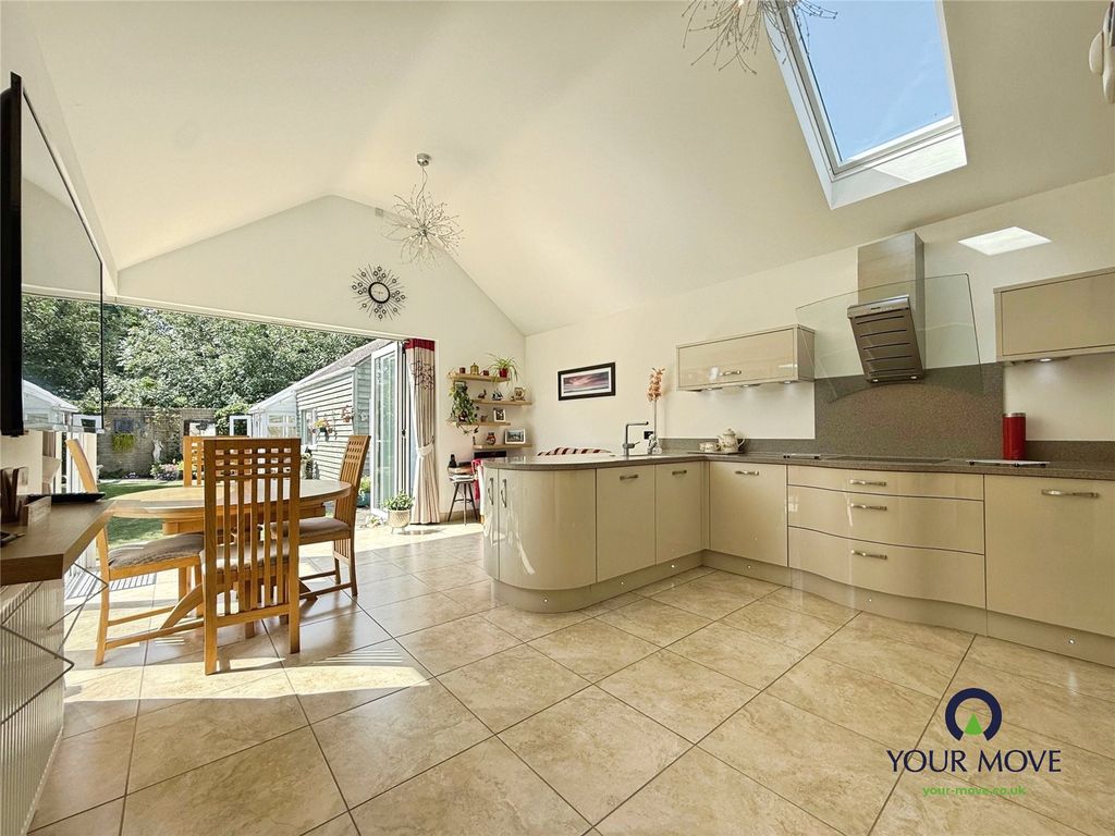 Property photo 3 of 22 Kitchen/Diner