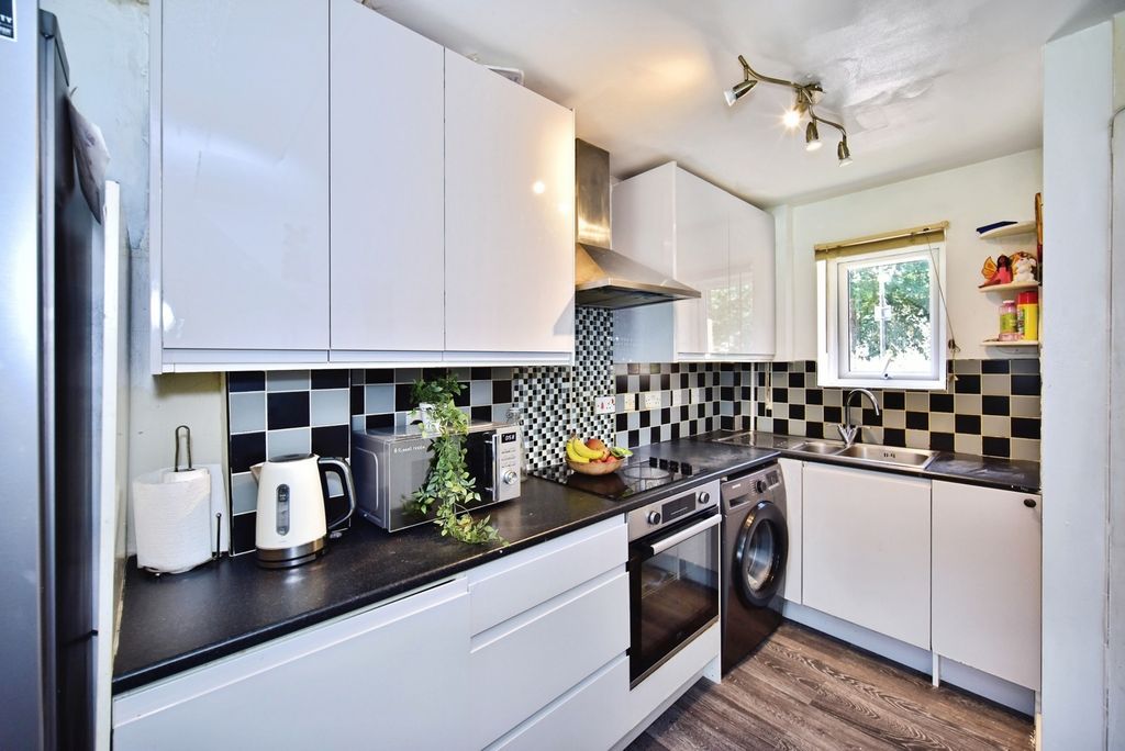 Property photo 3 of 10 Pbox-Img.Jpg