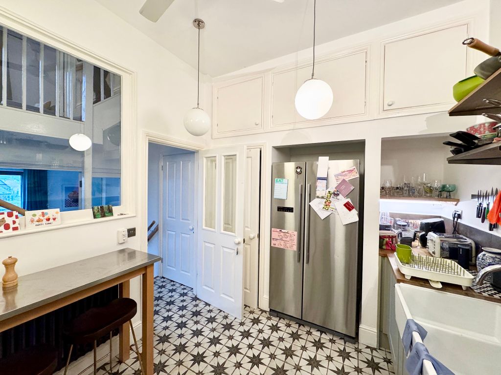 Property photo 3 of 25