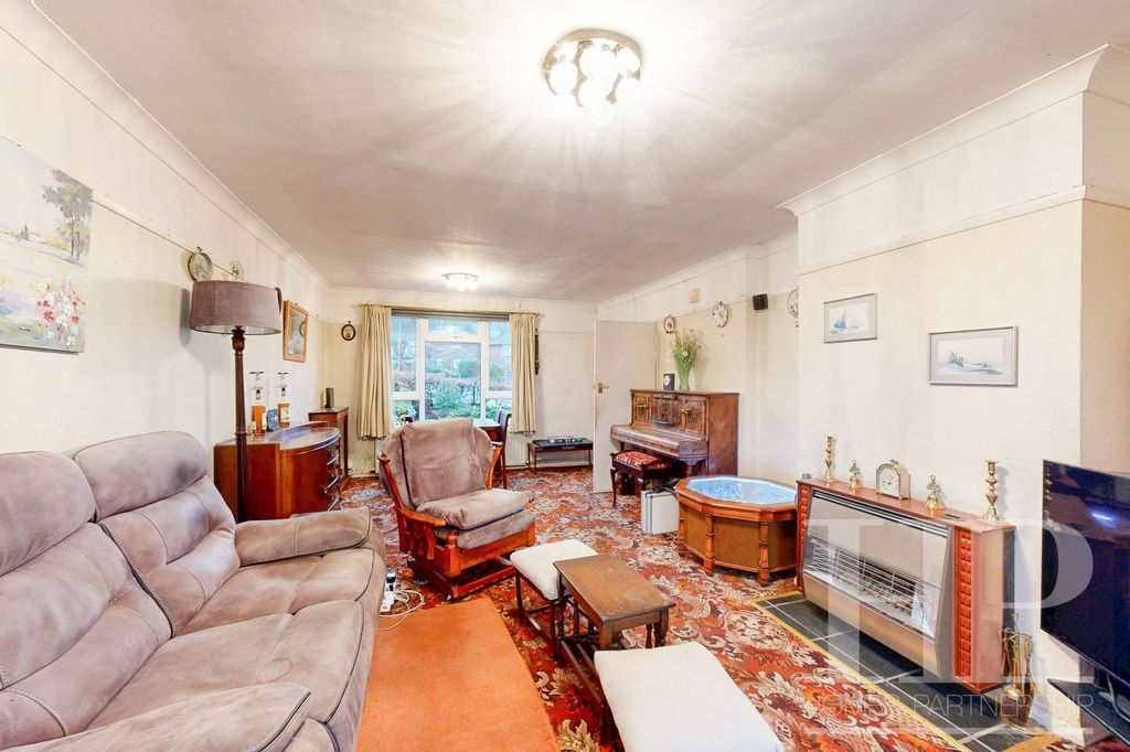 Property photo 2 of 20