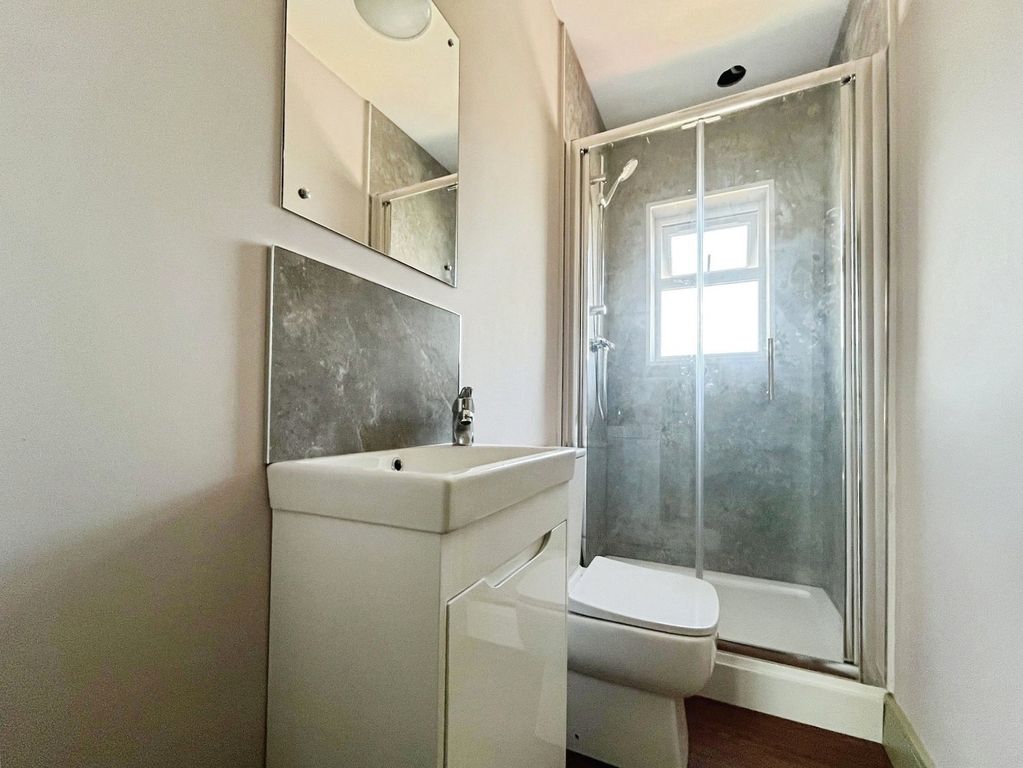 Property photo 3 of 4 Bathroom