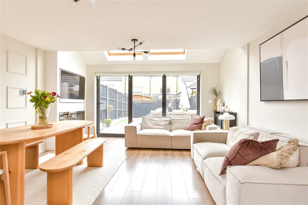 Property photo 3 of 12 Lounge/Dining Area