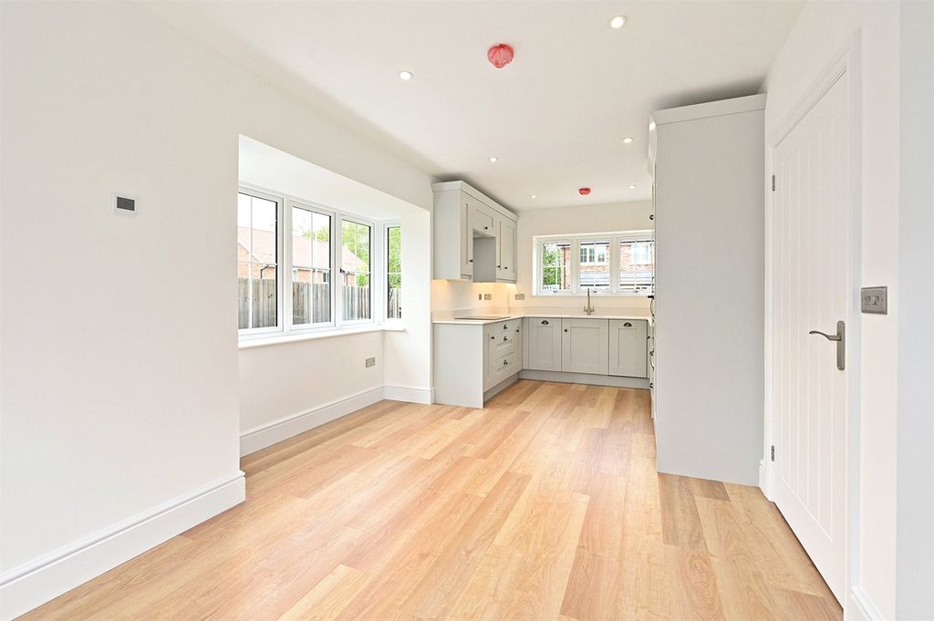 Property photo 2 of 14 Picture No. 02