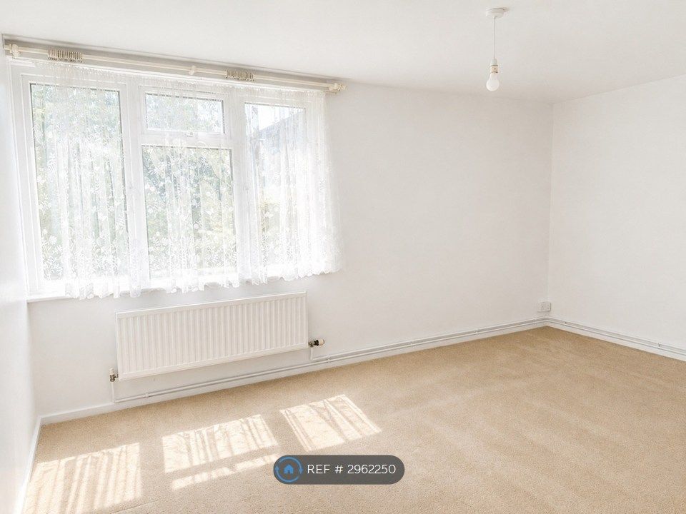 Property photo 3 of 6 Bedroom 1