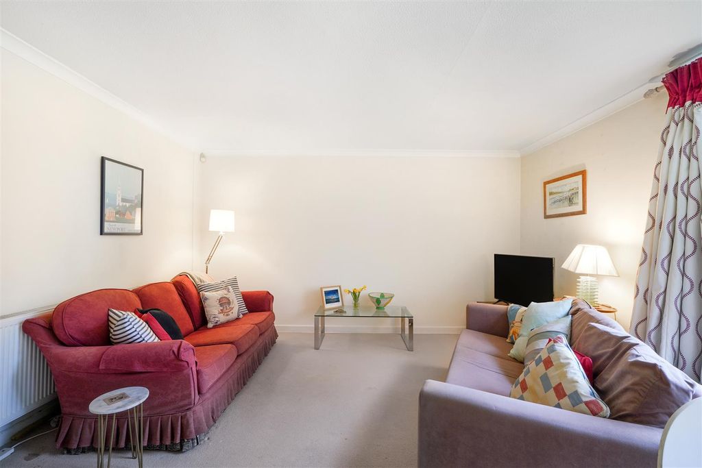 Property photo 2 of 15 Carlton Drive