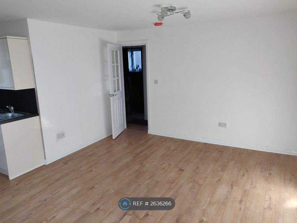 Property photo 1 of 19 Living Room