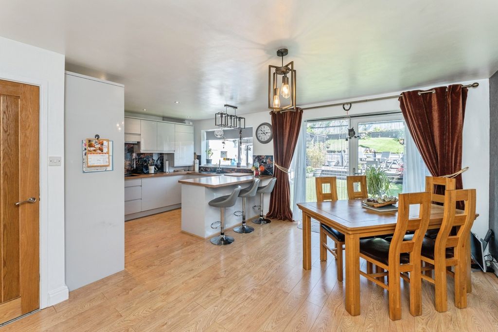 Property photo 3 of 19 Pbox-Img.Jpg