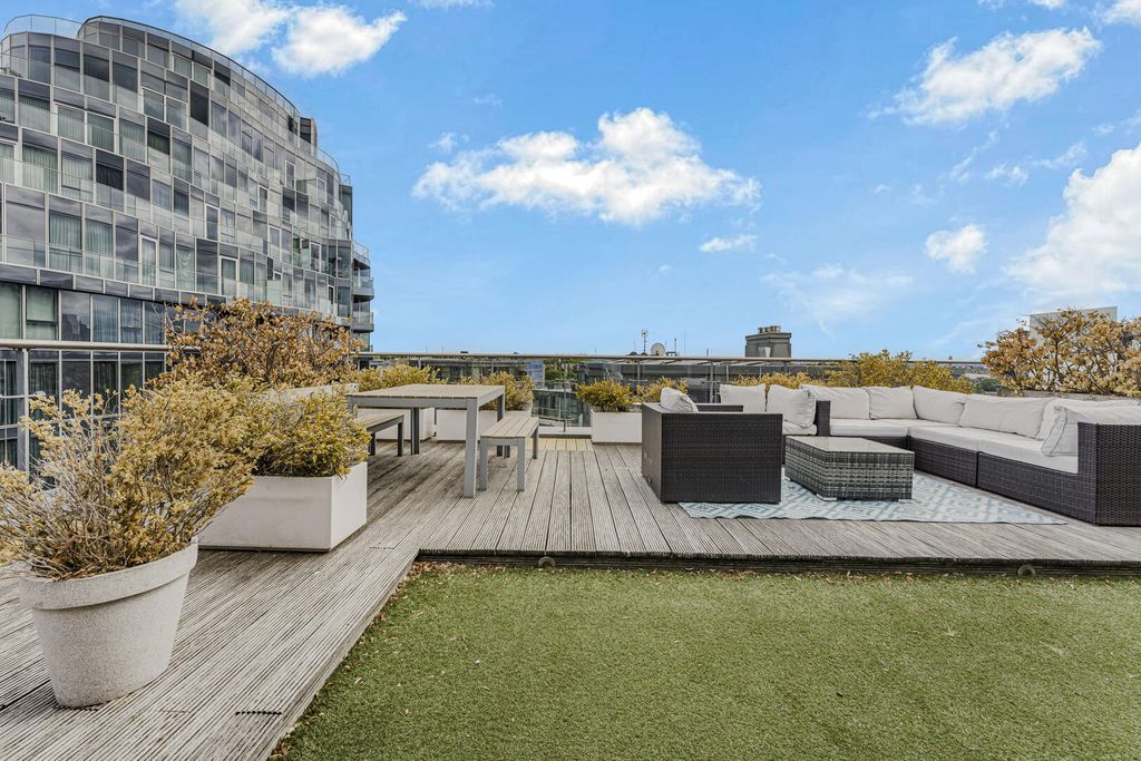 Property photo 3 of 19 Roof Terrace