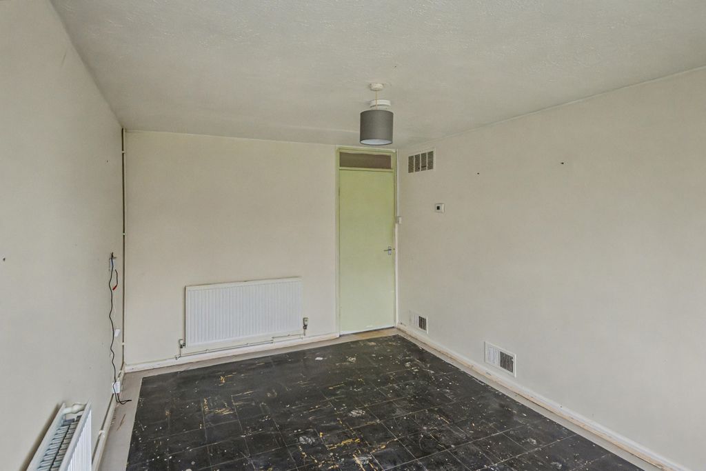 Property photo 2 of 15 2 The Firs, Chippenham, Wiltshire, Sn14 0Pg