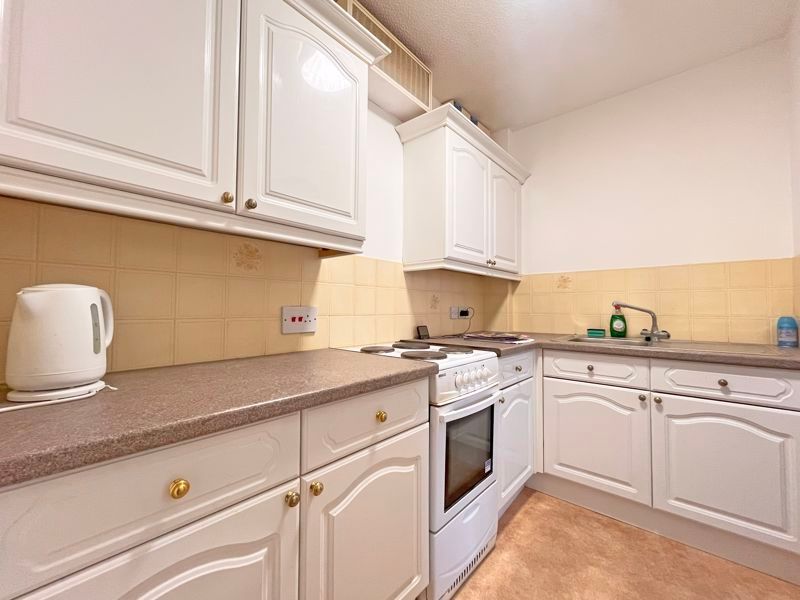 Property photo 3 of 9 Photo 6