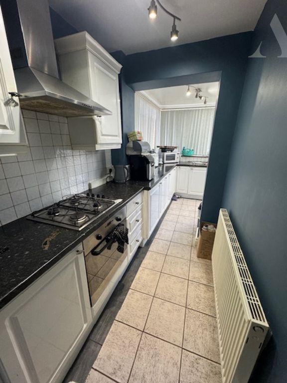 Property photo 3 of 10 76 Glenpark Road Kitchen 2