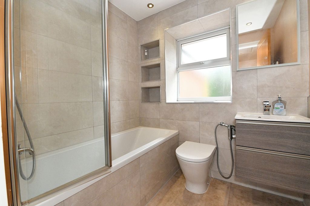 Property photo 3 of 34