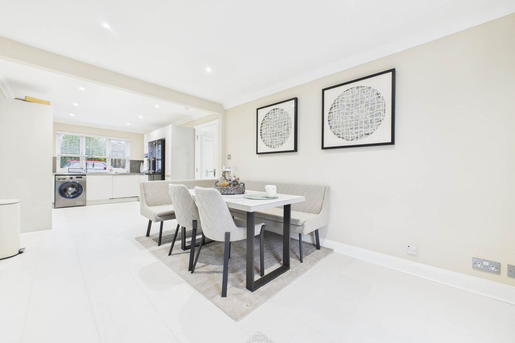 Property photo 2 of 38