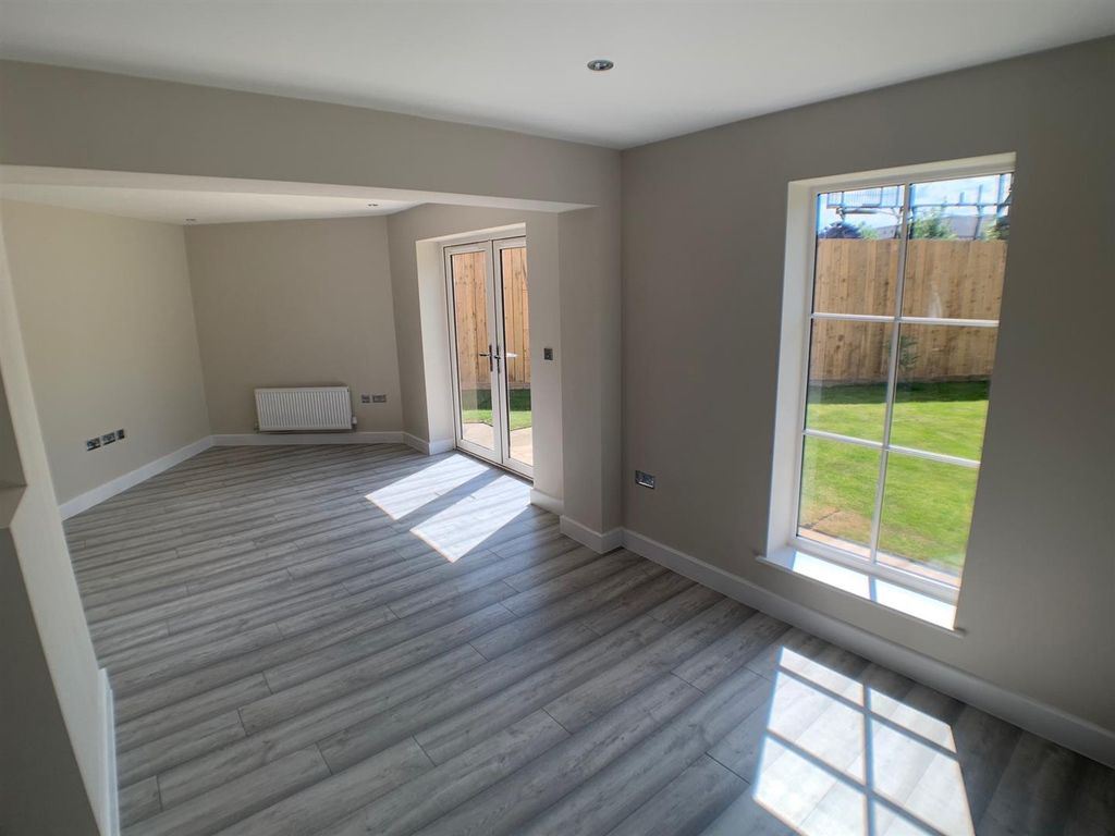 Property photo 3 of 8 Dining Room