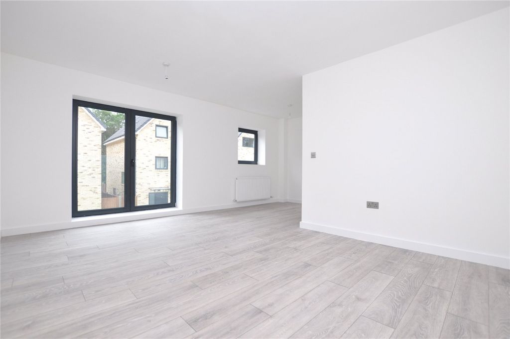 Property photo 3 of 8 Picture No. 04