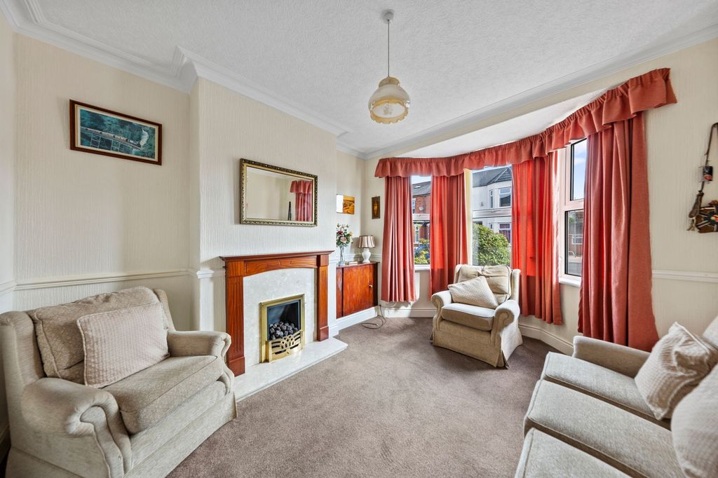 Property photo 2 of 17