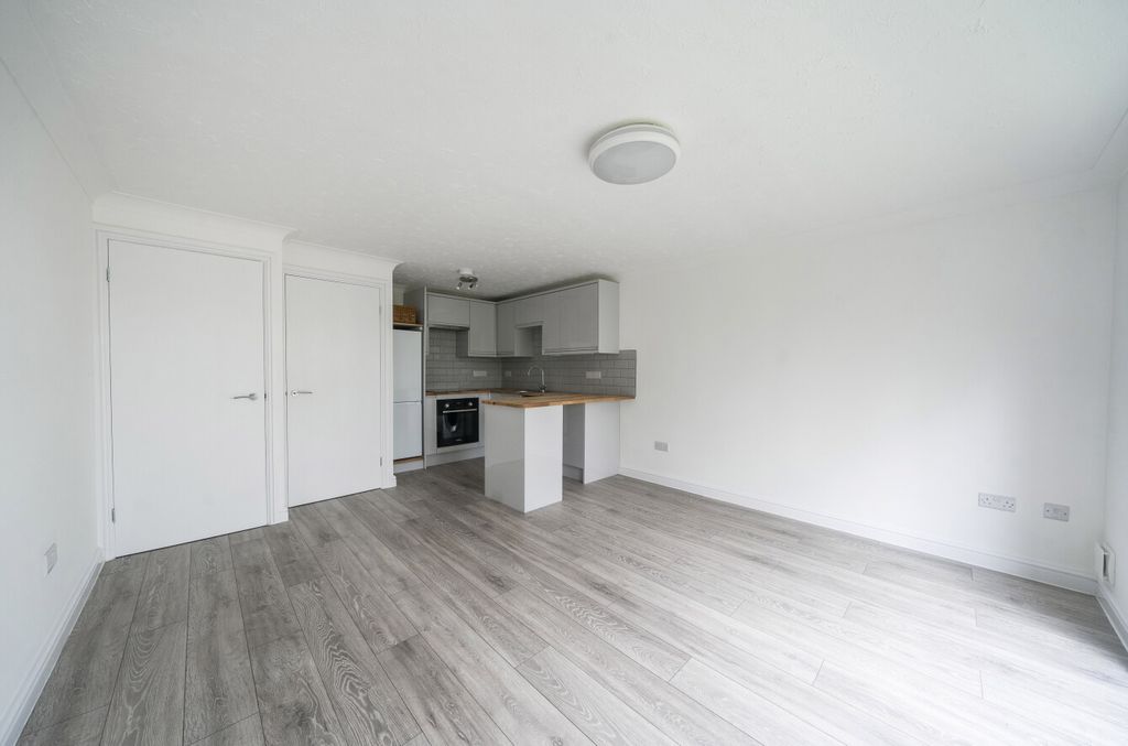 Property photo 2 of 27 1445982-19-69Dfeb...