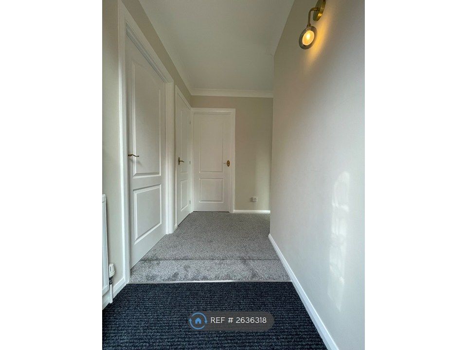 Property photo 2 of 21 Entrance Hall