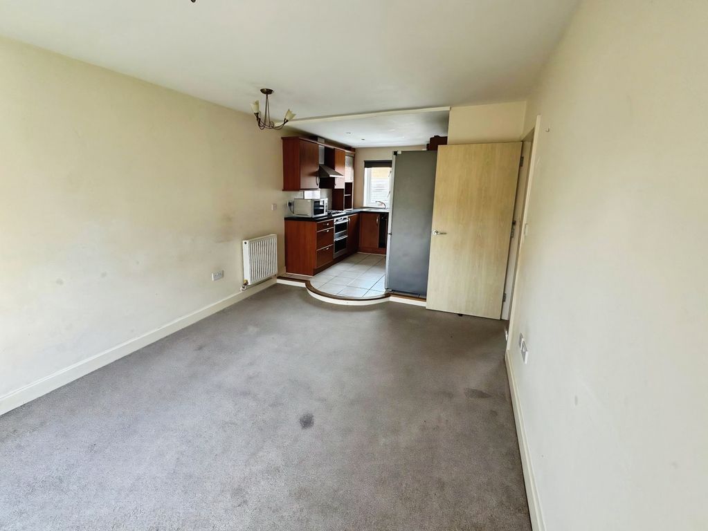 Property photo 3 of 10 B99429Ff-Bdb769Db-6796-4F50-8B58-d35981E7Fb70