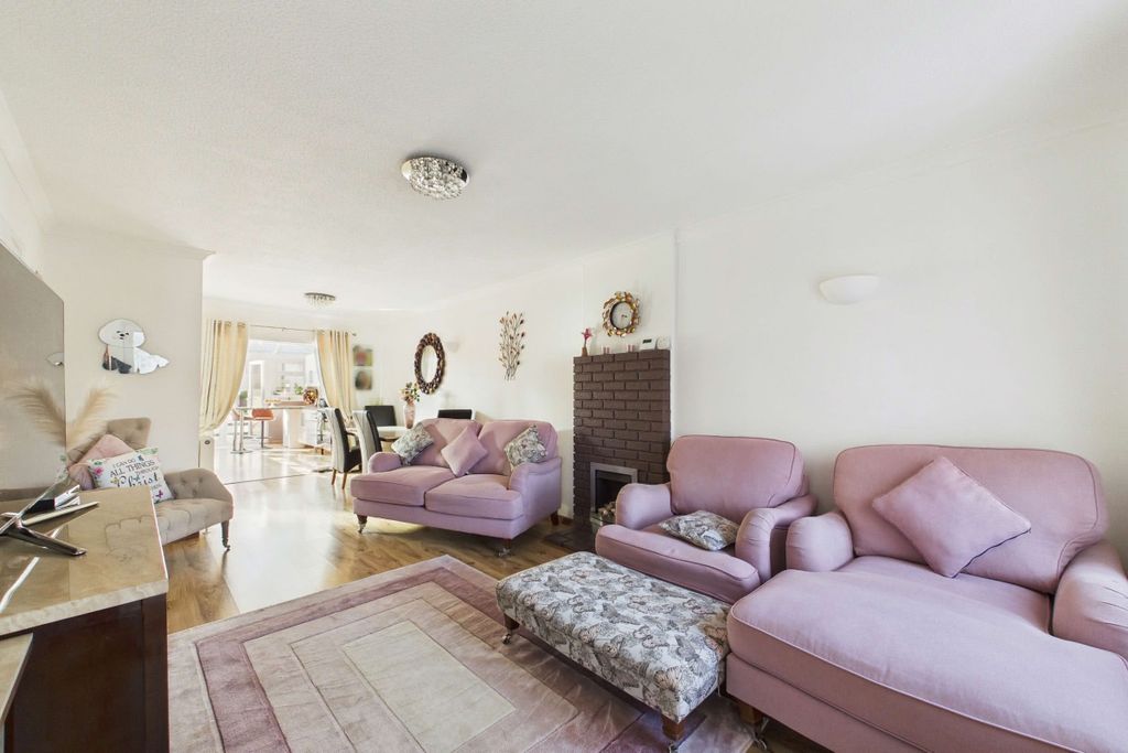 Property photo 3 of 25