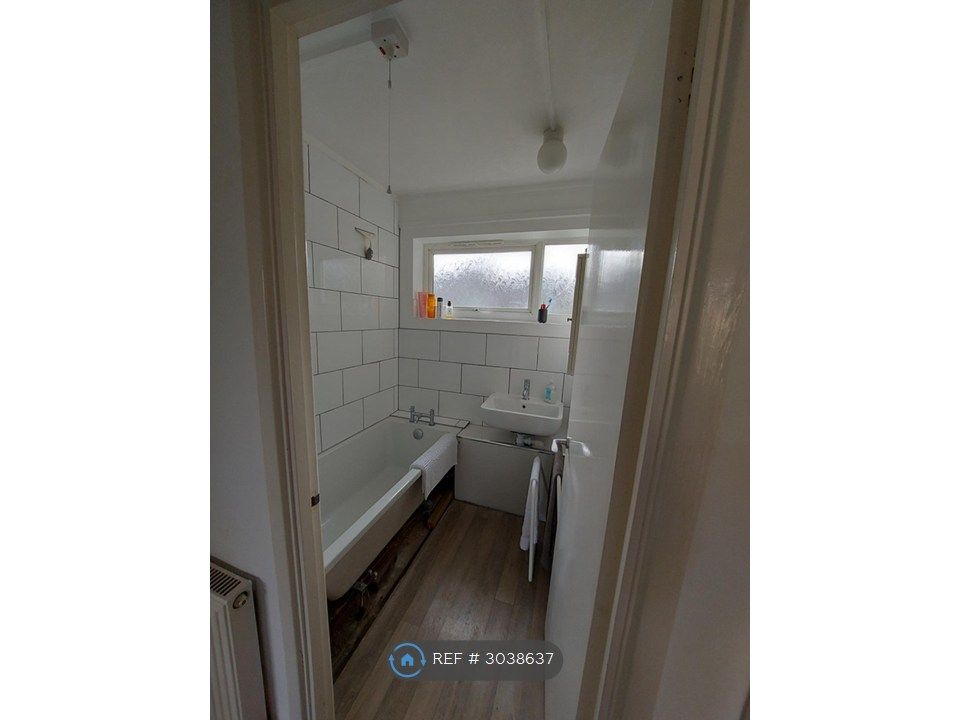 Property photo 3 of 26 Bathroom 1