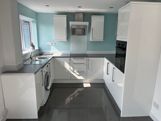 Property photo 3 of 10 Kitchen