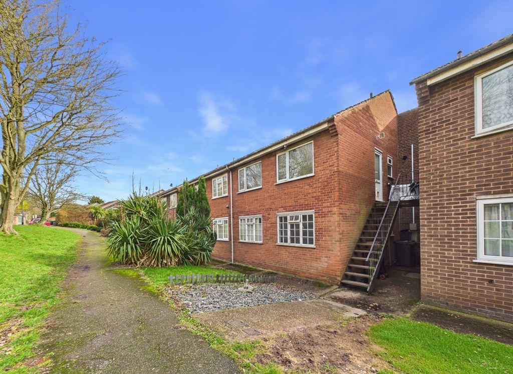 Property photo 1 of 15 Entrance To First Floor Maisonette
