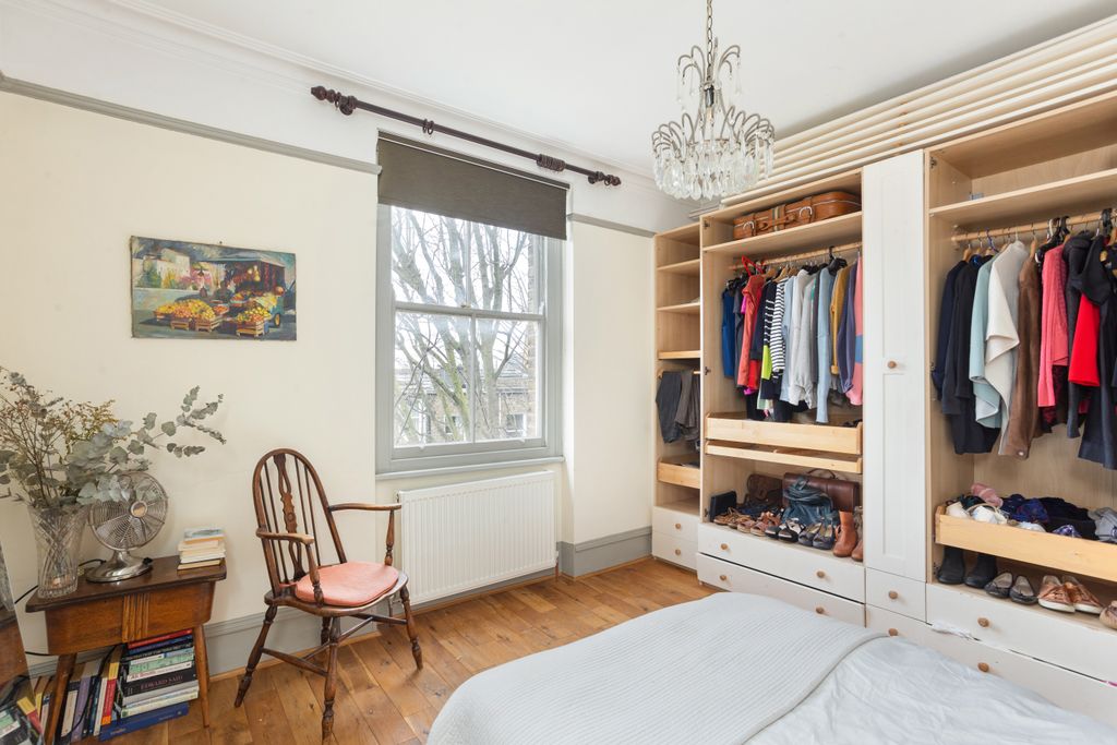 Property photo 3 of 6 Fulham Palace Road18