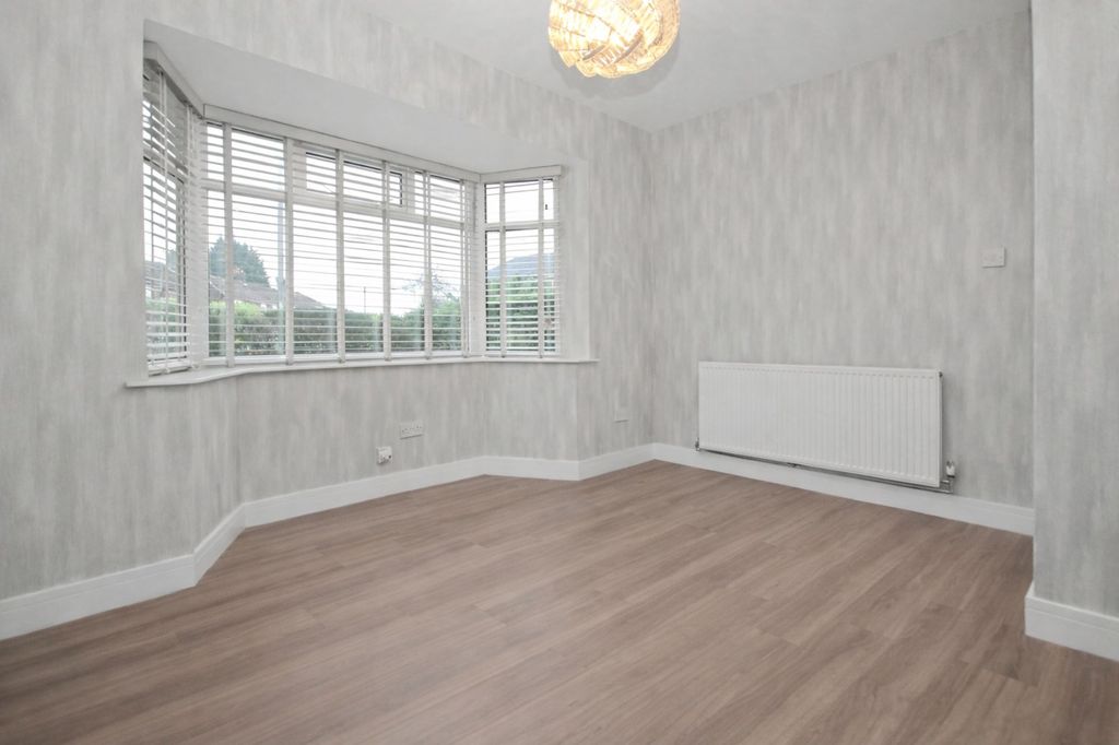 Property photo 2 of 23 Lounge