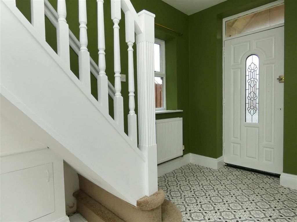 Property photo 3 of 19 Entrance Hall