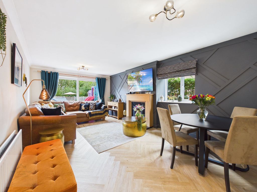 Property photo 2 of 30 Open Plan Living / Dining