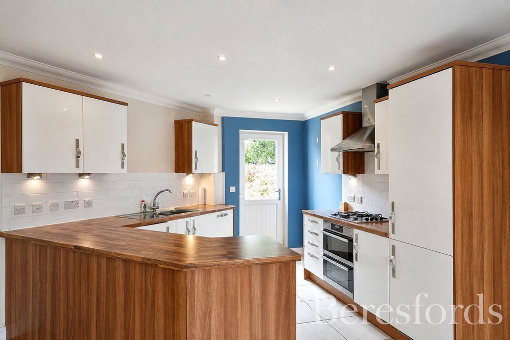 Property photo 3 of 14 Kitchen