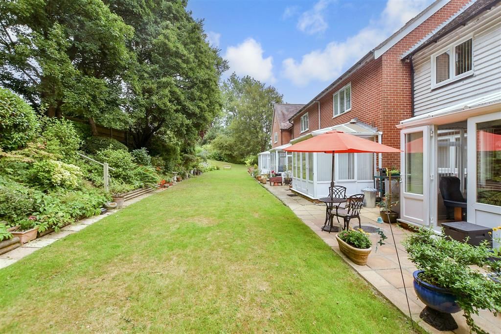 Property photo 2 of 12 Communal Gardens