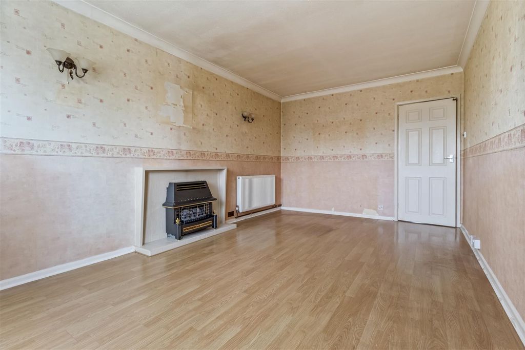 Property photo 3 of 16 11 Heene Lodge-004.Jpg