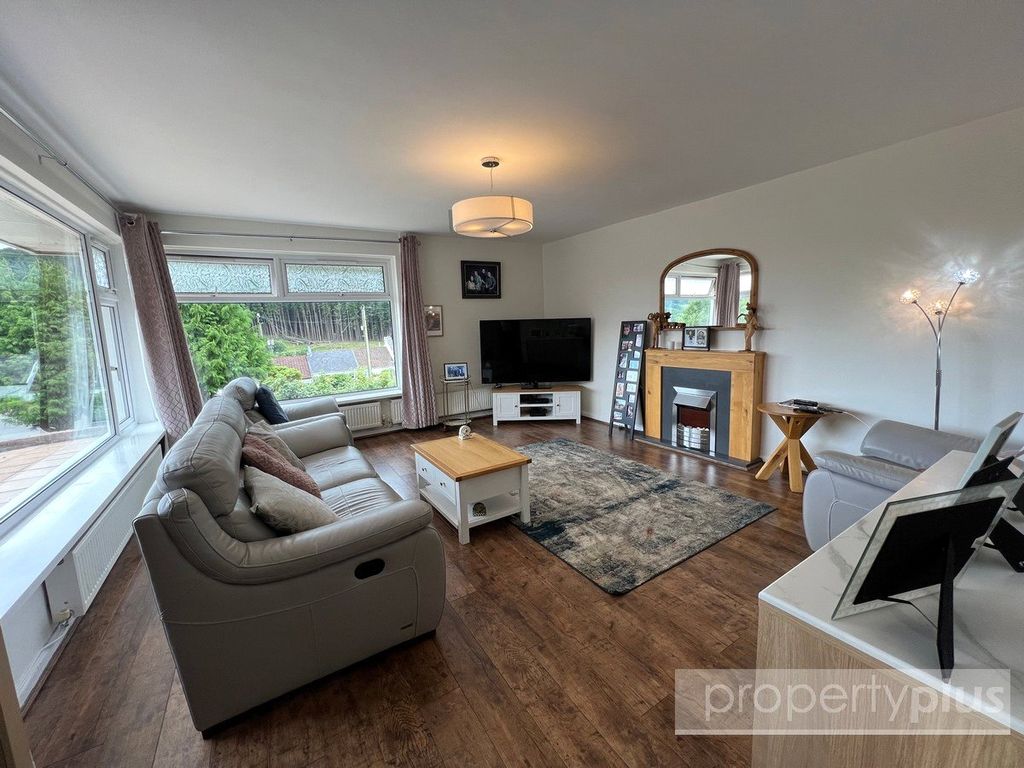 Property photo 2 of 28 Picture No. 16