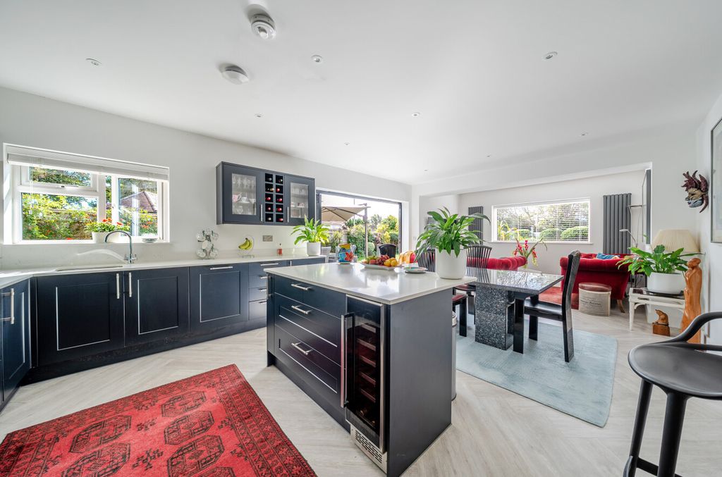 Property photo 3 of 14 1521140-17-6Aa95B...