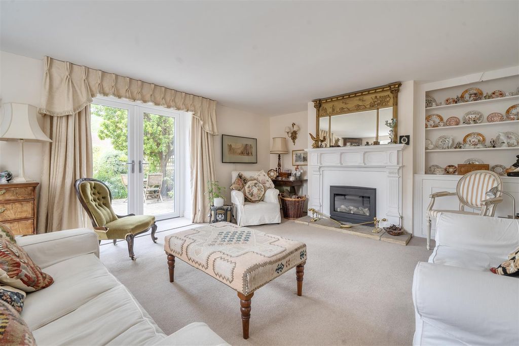 Property photo 3 of 18 Sitting Room