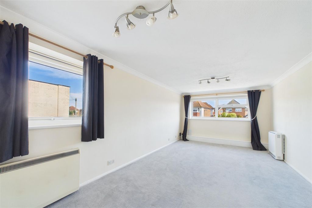 Property photo 3 of 13 Cam01894G0-Pr0311-Still004.Jpg