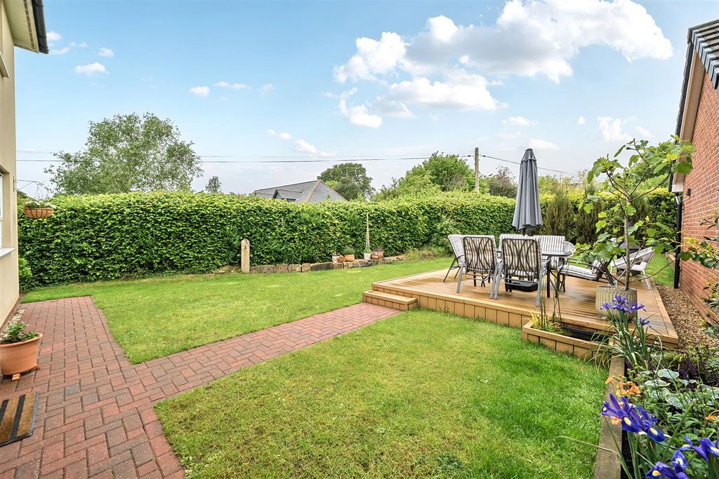 Property photo 2 of 21 Shortlands Garden.Jpg