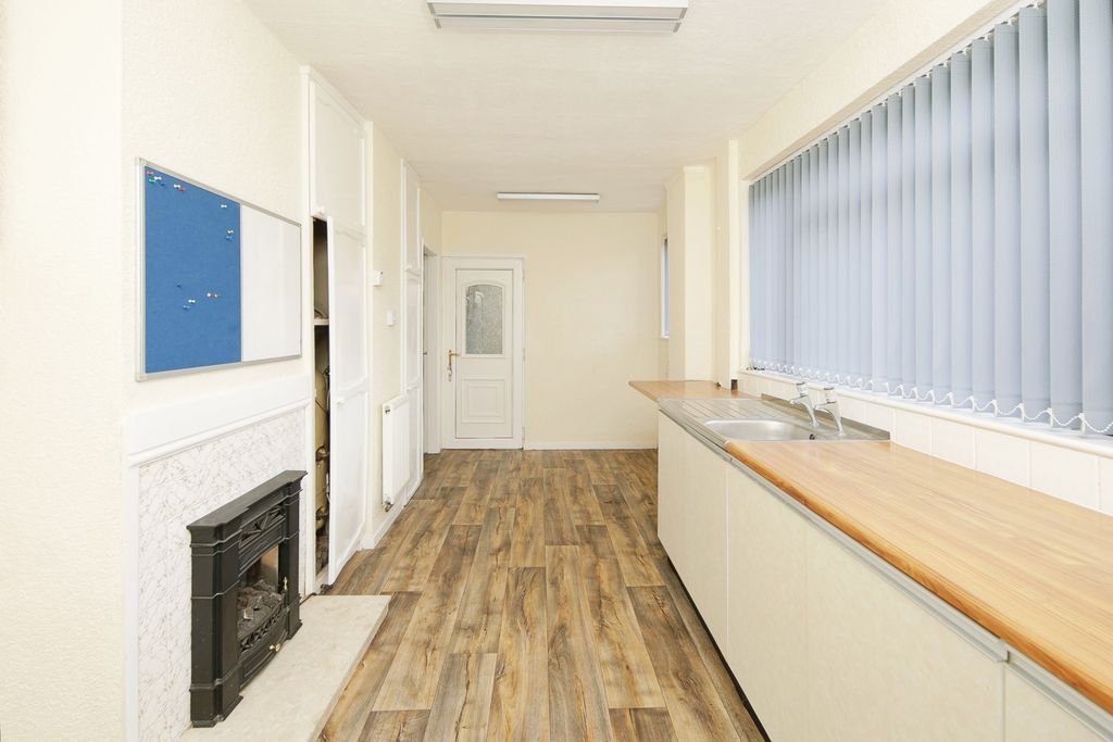 Property photo 3 of 17 Photo