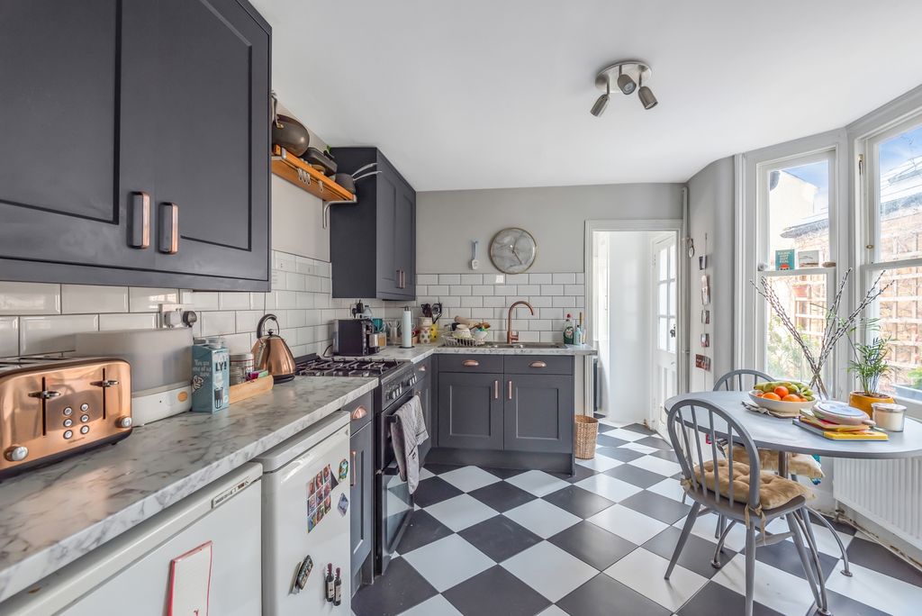 Property photo 3 of 15 Kitchen