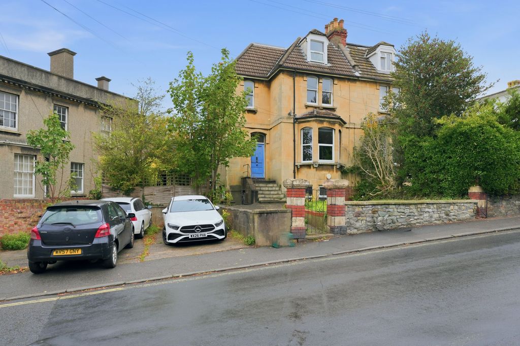 Property photo 1 of 23