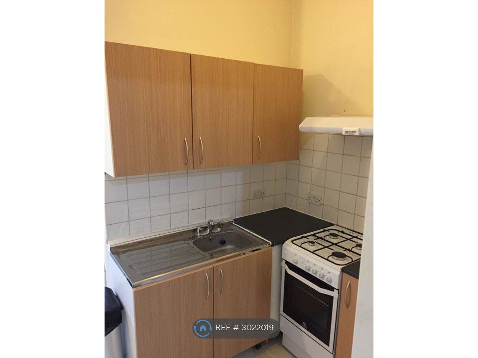 Property photo 3 of 6 Kitchen